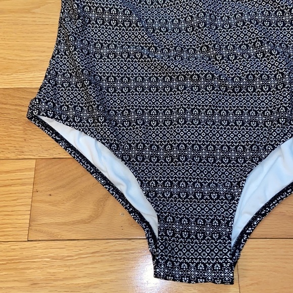 Kona Sol one piece bathing suit, size L, good used condition - Picture 3 of 6